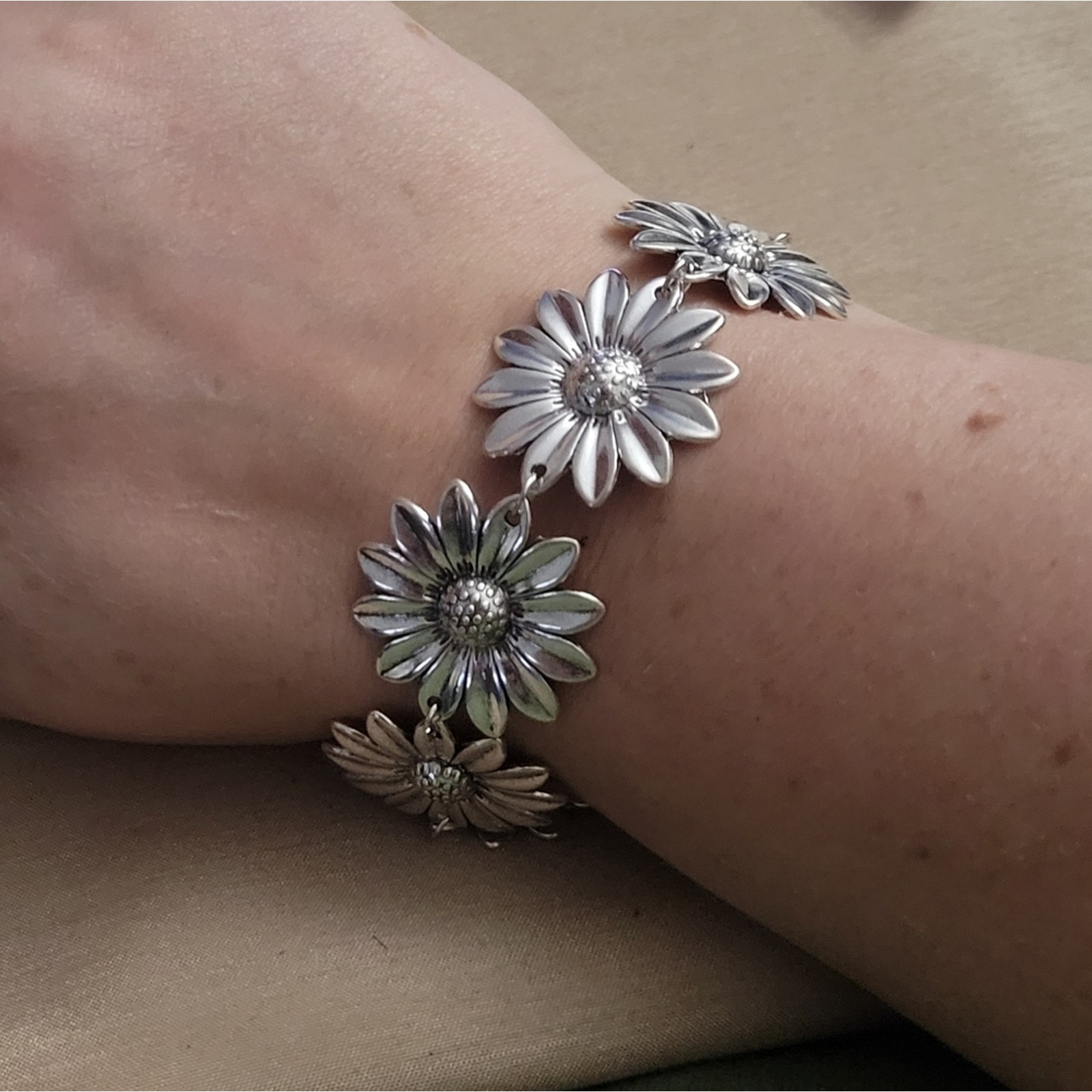 90s Style Silver Tone Sunflower Bracelet